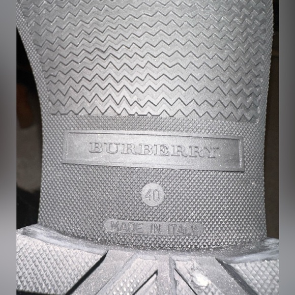 Barely worn Burberry Rain boots - Picture 5 of 5